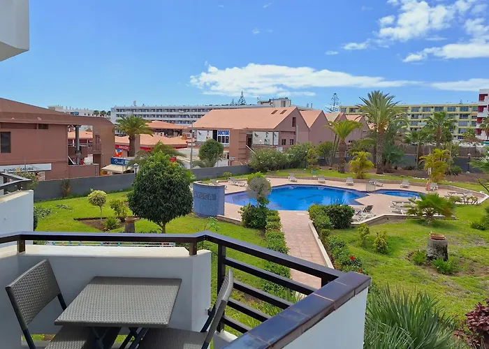 Stylish 2-Bedroom Apartment Yumbo